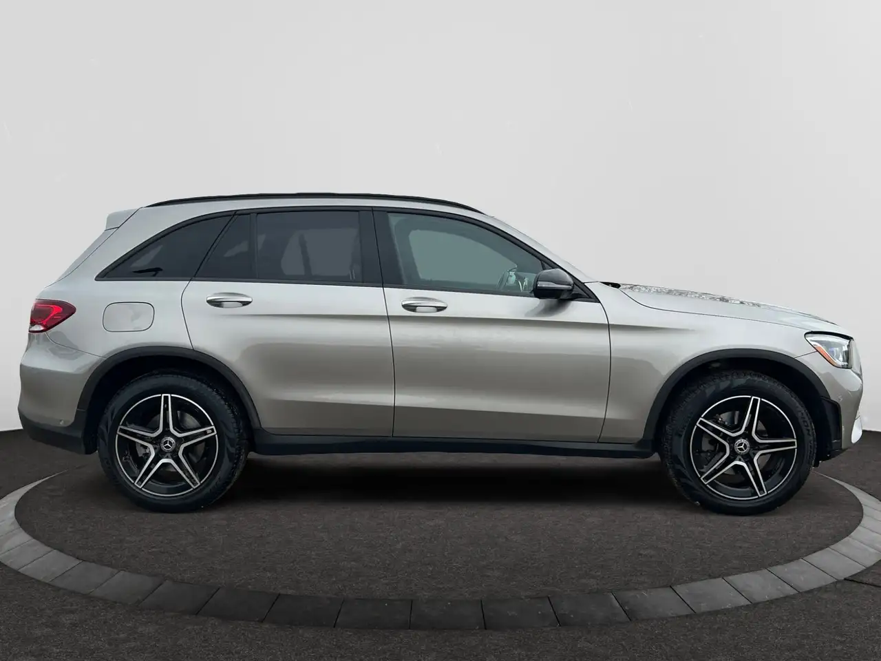 Mercedes-Benz GLC снимка Mercedes-Benz GLC