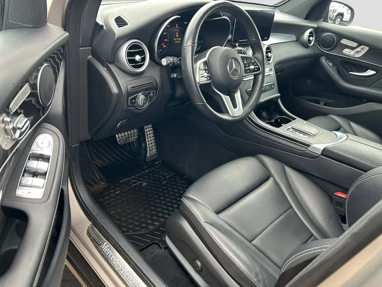 Mercedes-Benz GLC снимка Mercedes-Benz GLC