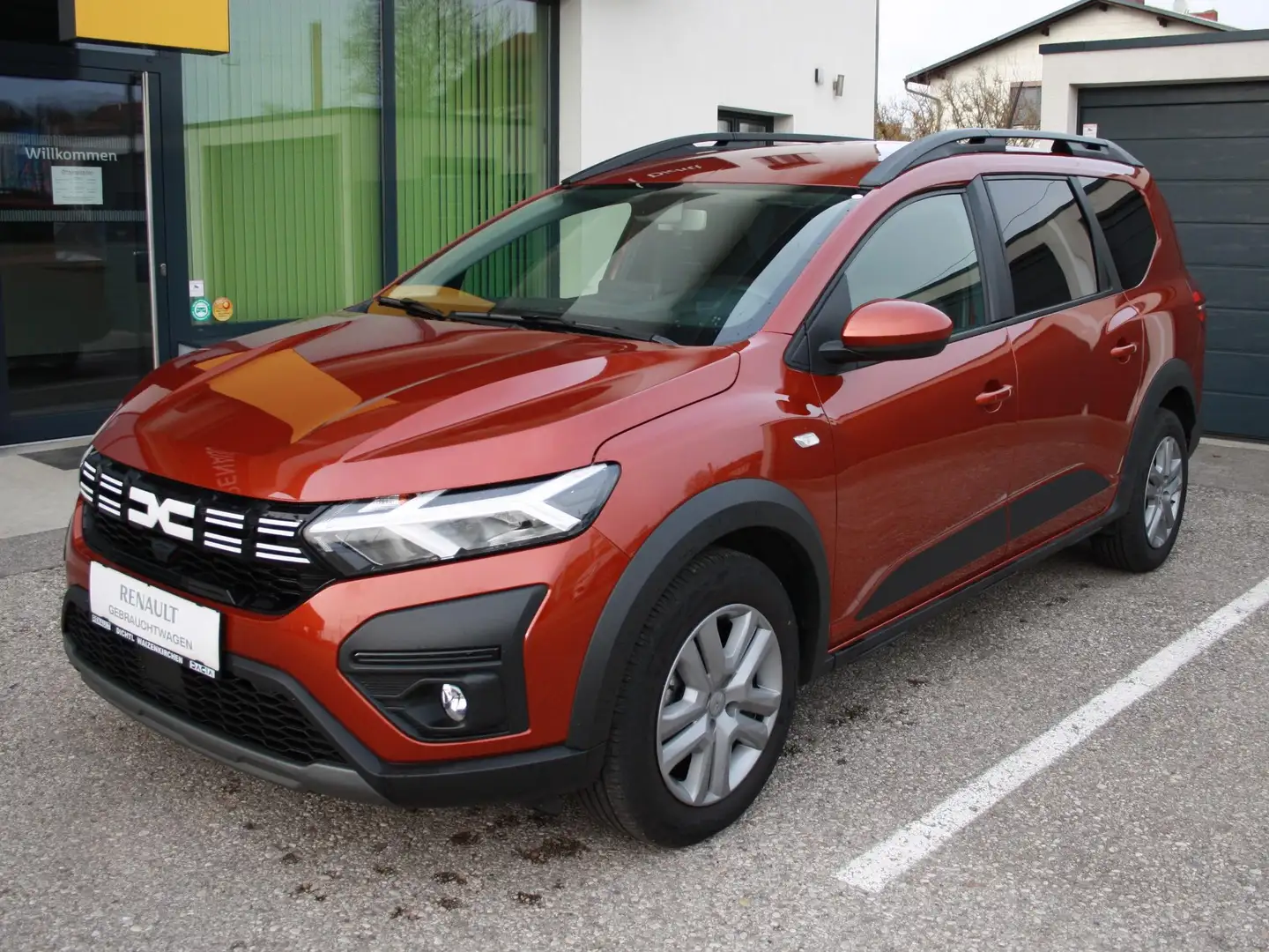 Dacia Jogger Expression TCe 110PS 5-sitzig *NAVI+EINPARKHILFE* Braun - 2