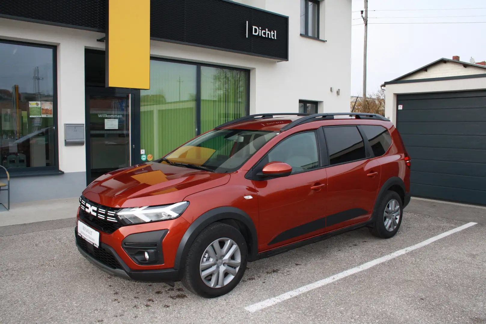 Dacia Jogger Expression TCe 110PS 5-sitzig *NAVI+EINPARKHILFE* Braun - 1