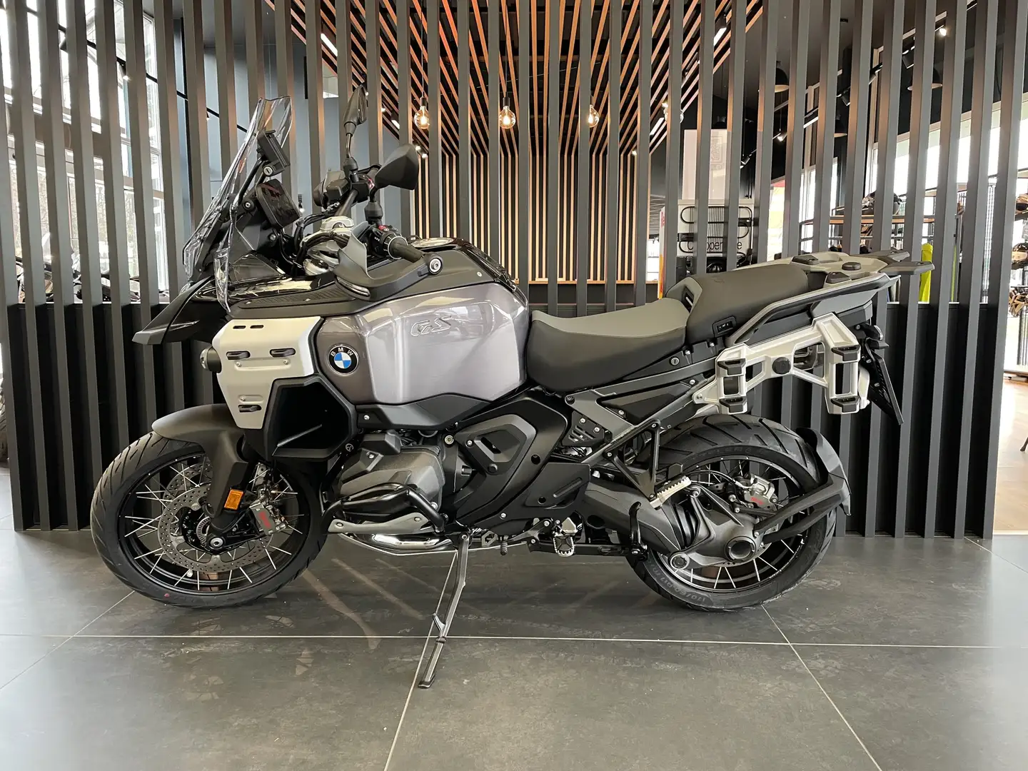 BMW R 1300 GS Adventure Schwarz - 2