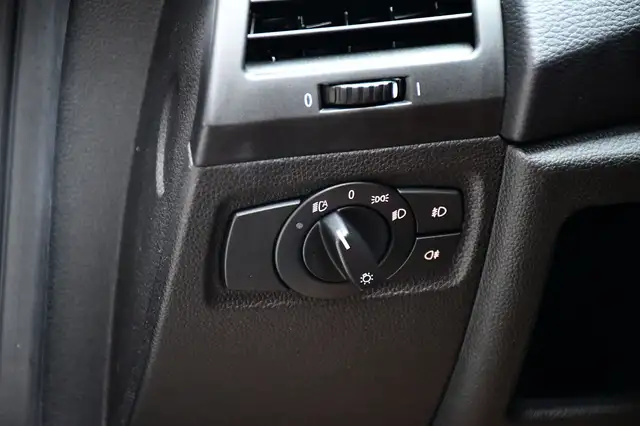 BMW 1 Series view 10