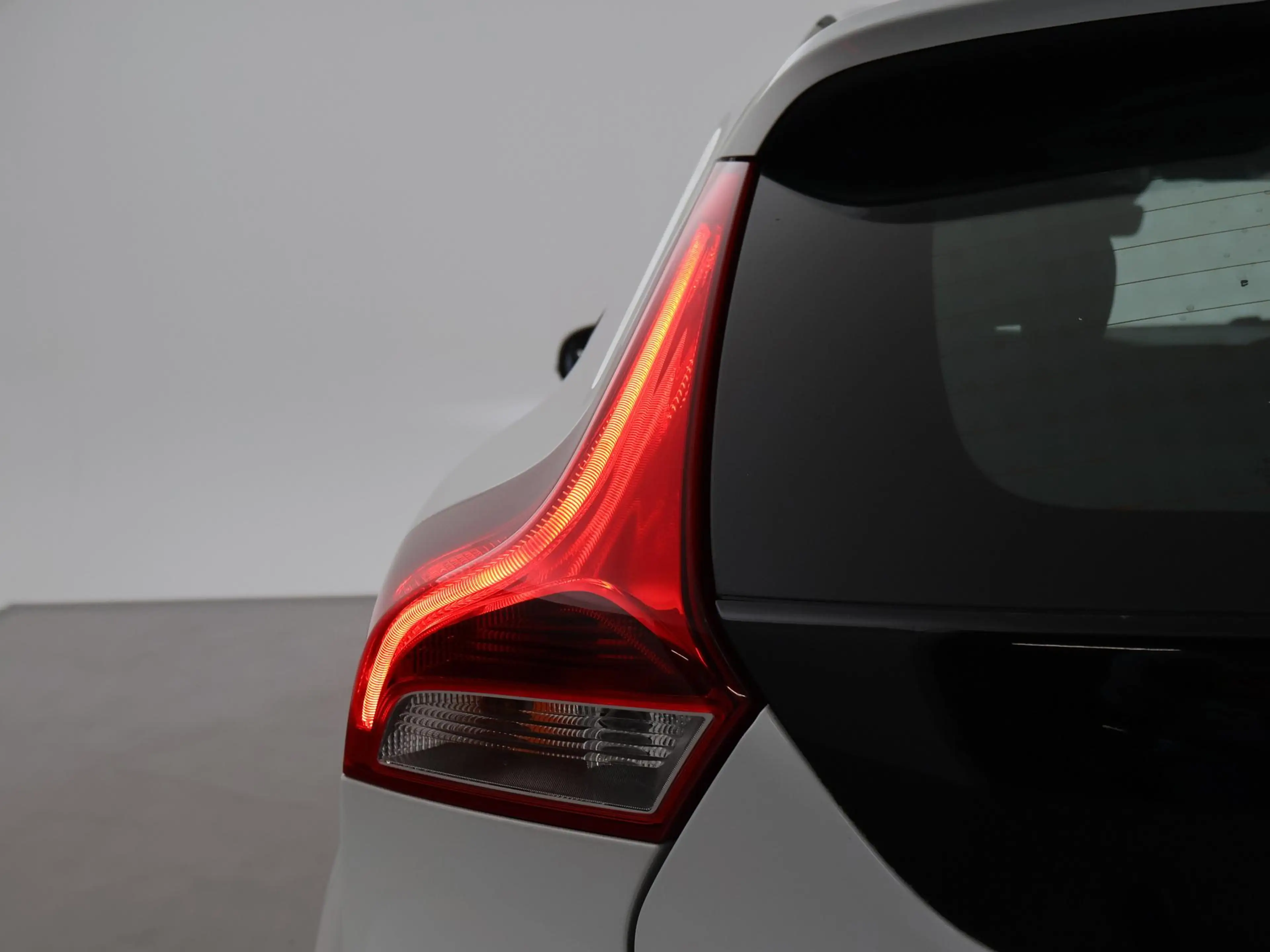 Volvo V40 Cross Country 1.5 T3 NORDIC+ 152 PK AUT. *DEALER ONDERHOUDEN* + — photo 17