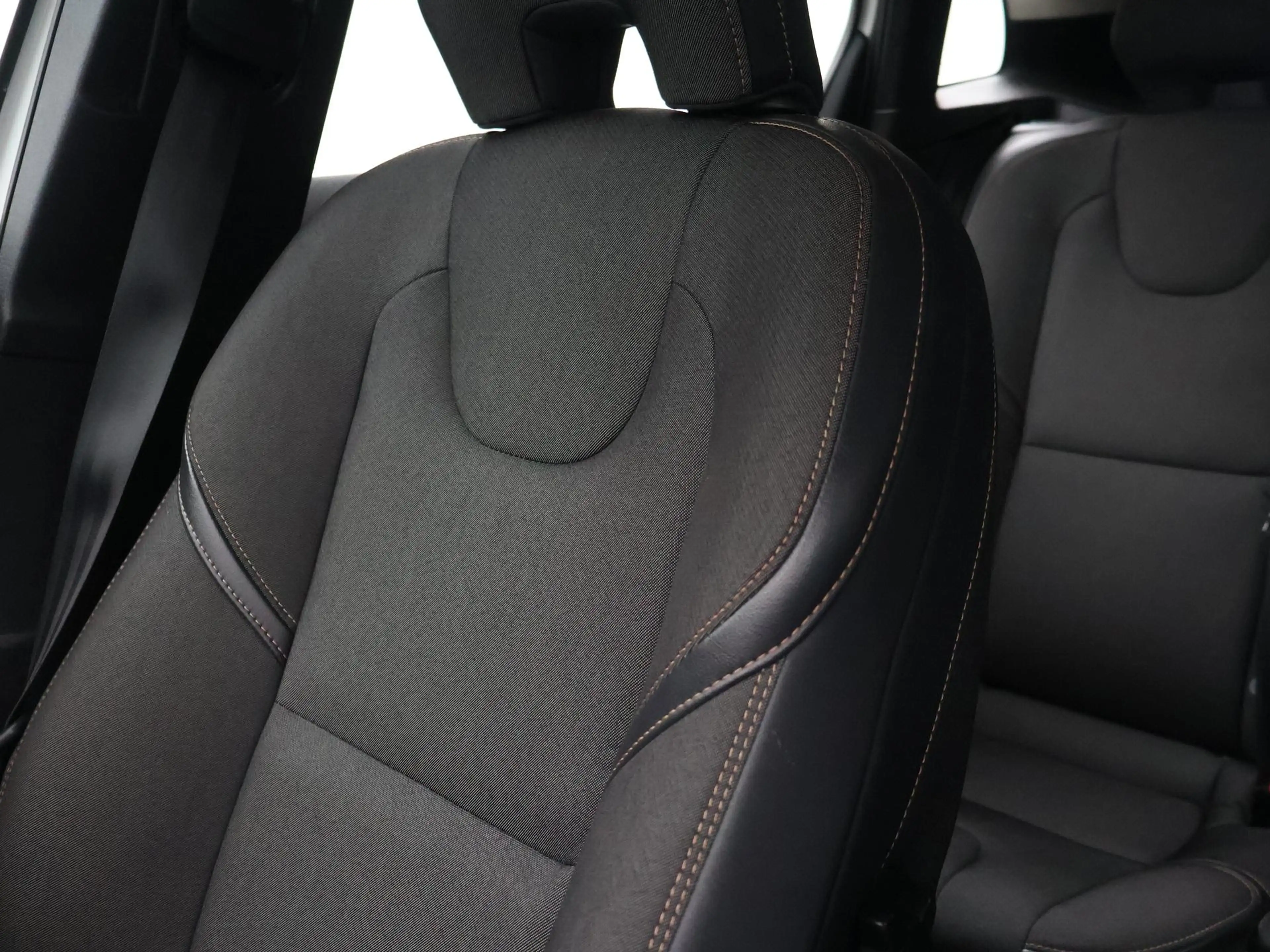 Volvo V40 Cross Country 1.5 T3 NORDIC+ 152 PK AUT. *DEALER ONDERHOUDEN* + — photo 32