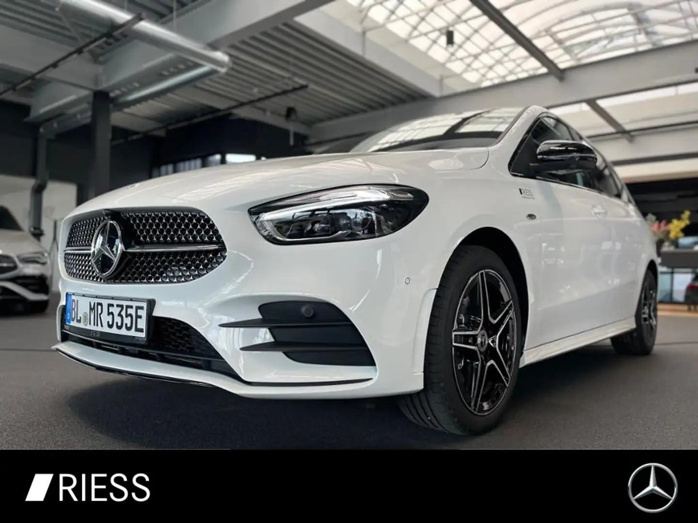 Mercedes-Benz B 250 e EQ AMG+AHK+PANO+360°+MULTIBEAM+MEM+DISTR Weiß - 1