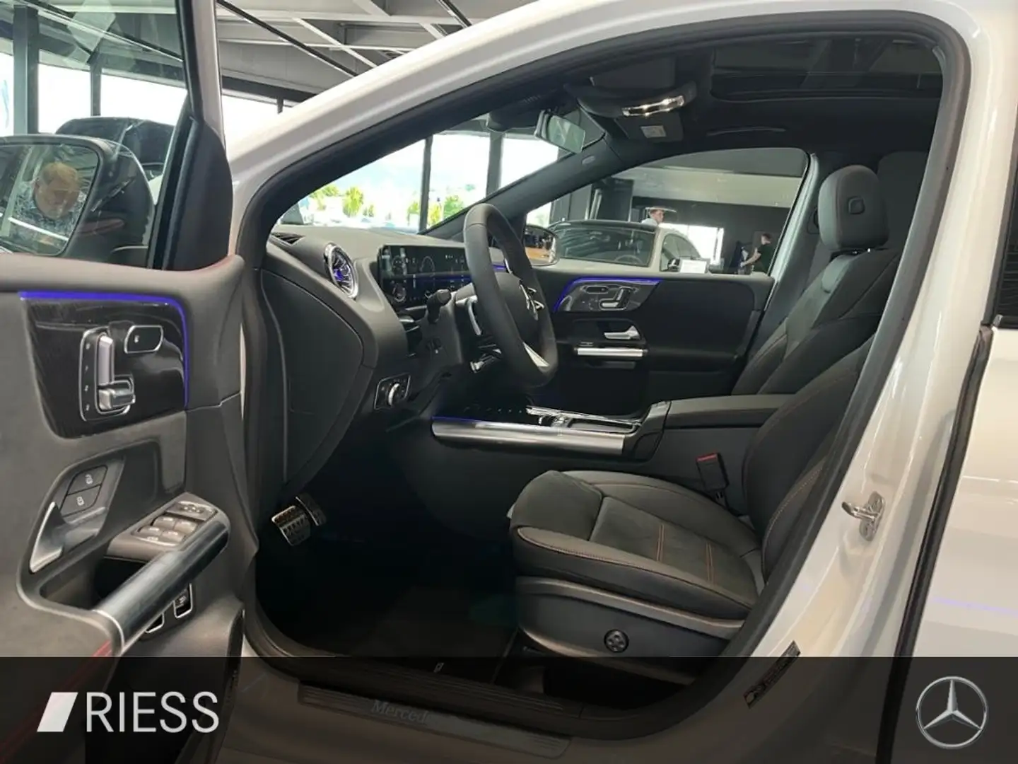 Mercedes-Benz B 250 e EQ AMG+AHK+PANO+360°+MULTIBEAM+MEM+DISTR Weiß - 2