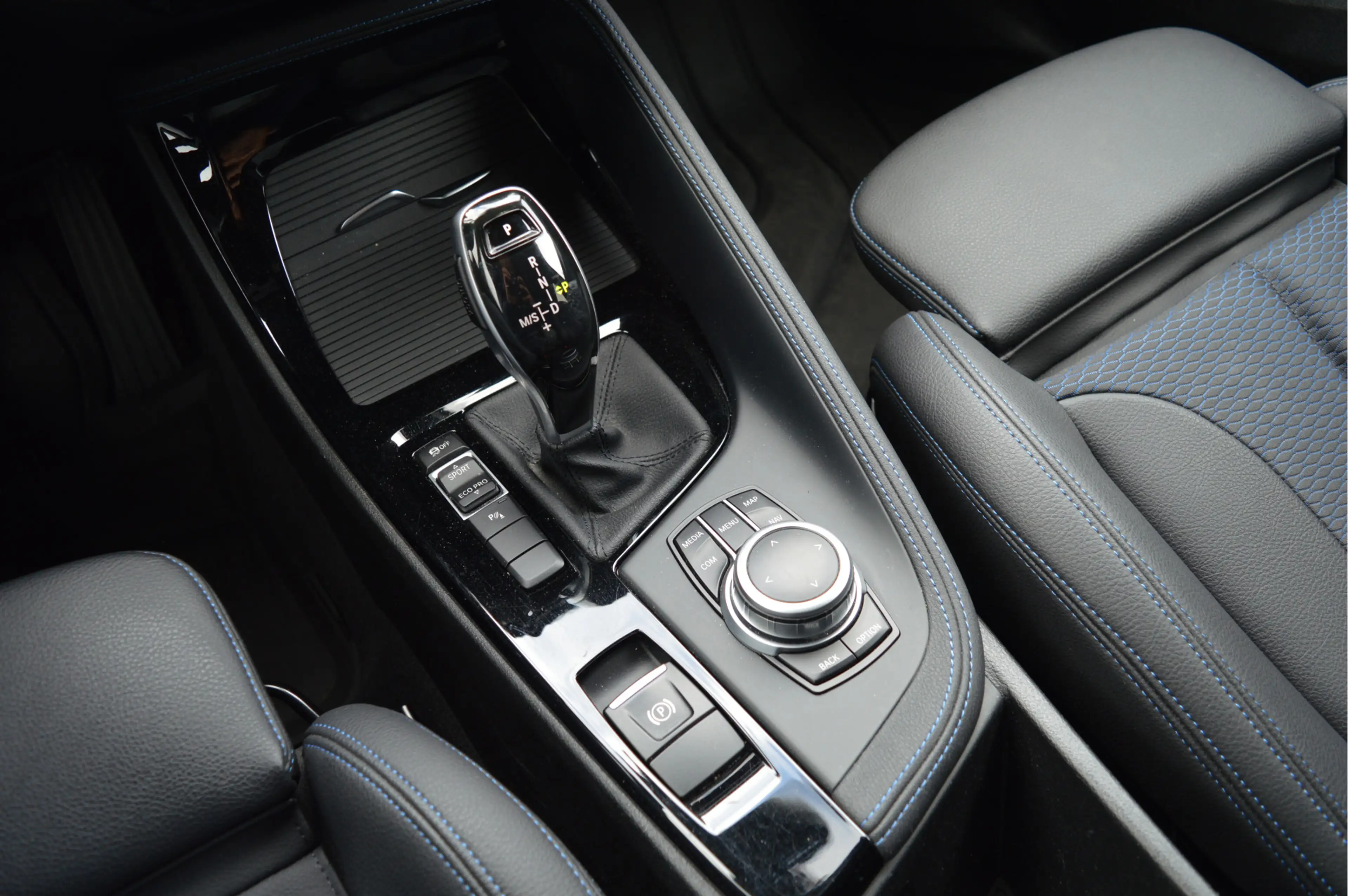 BMW X2 sDrive20i | M-PAKKET | CAMERA | TREKHAAK | HIFI | — photo 13
