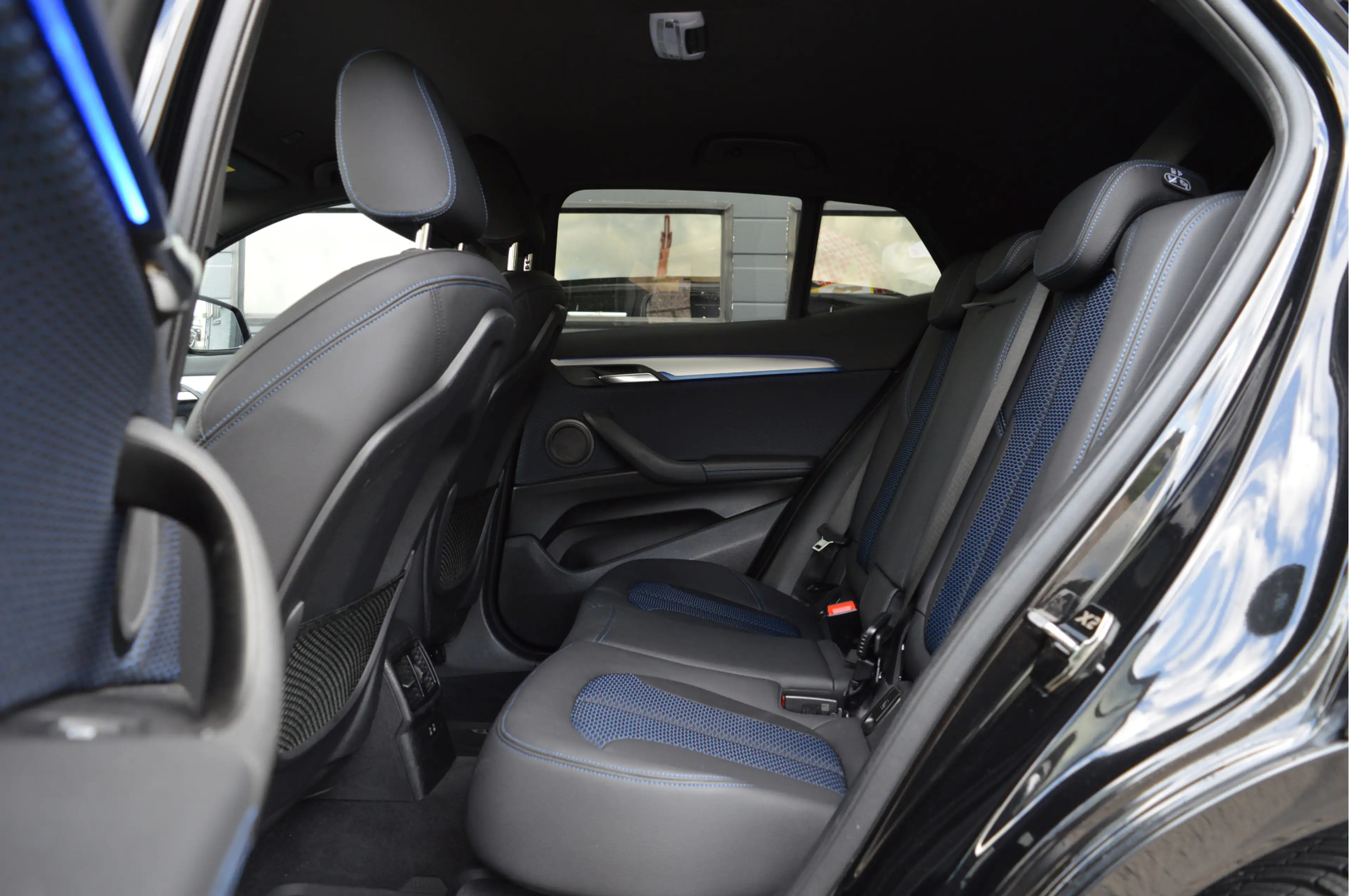 BMW X2 sDrive20i | M-PAKKET | CAMERA | TREKHAAK | HIFI | — photo 10