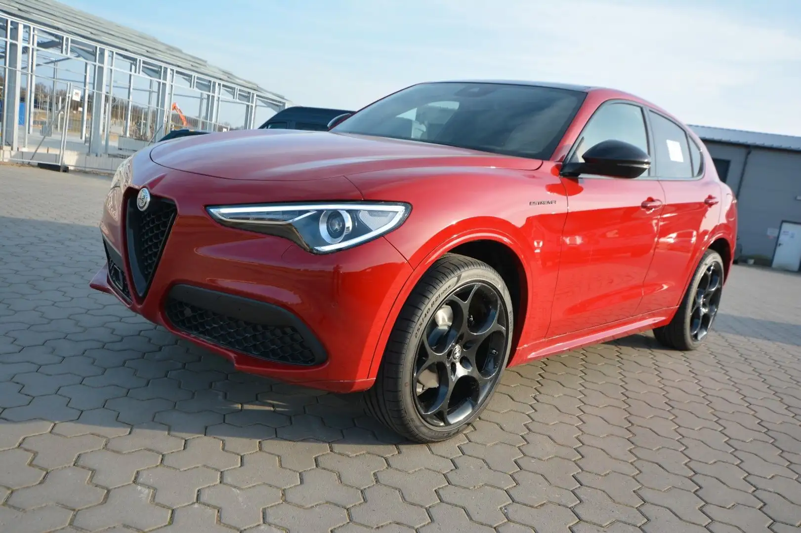 Alfa Romeo Stelvio Estrema 2.0 Turbo 16V 280 PS Panorama Rot - 1