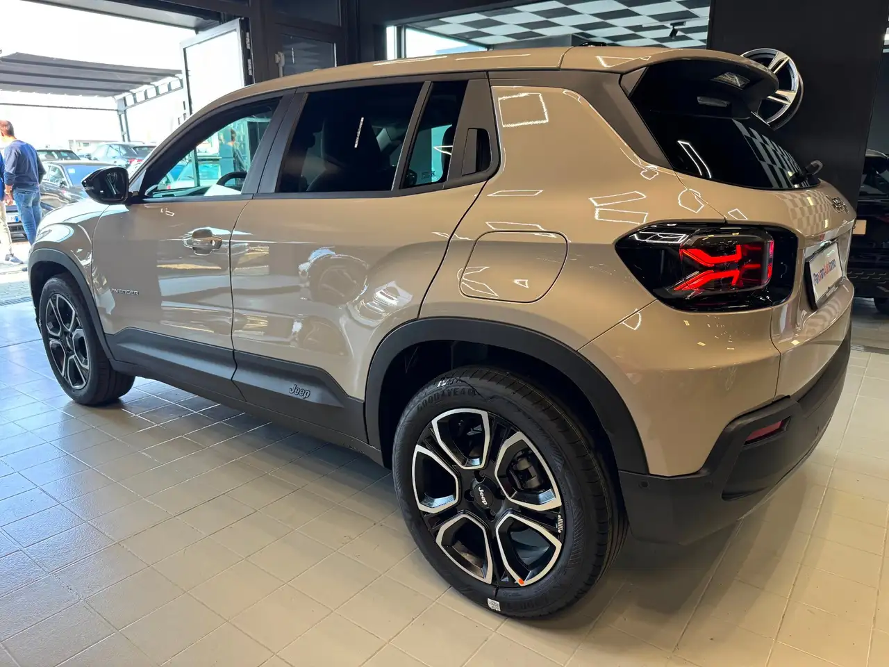 Jeep Avenger 1.2 Turbo 100 CV Summit, миниатюра 3