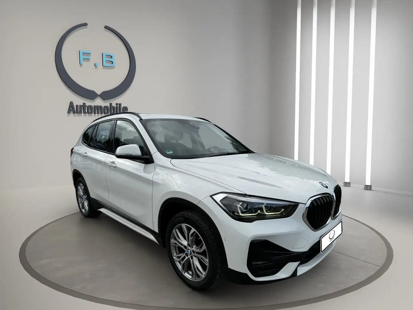 BMW X1 sDrive 18 d Sport Line/PDC/SD/PD/SHZ/UVM.. Blanc - 1