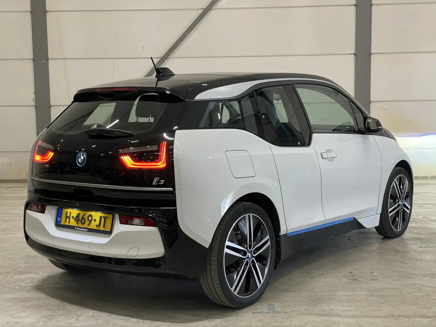 BMW i3 Executive Edition 120Ah 42 kWh | Adapt Cruise Cont Bílá - 2