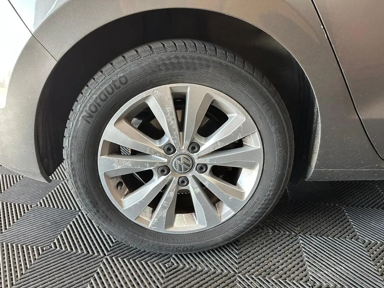 Volkswagen Golf Standard Model — photo 40