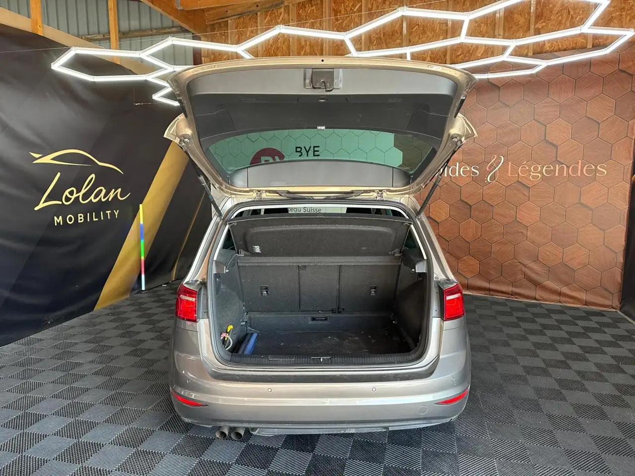 Volkswagen Golf Standard Model — photo 16