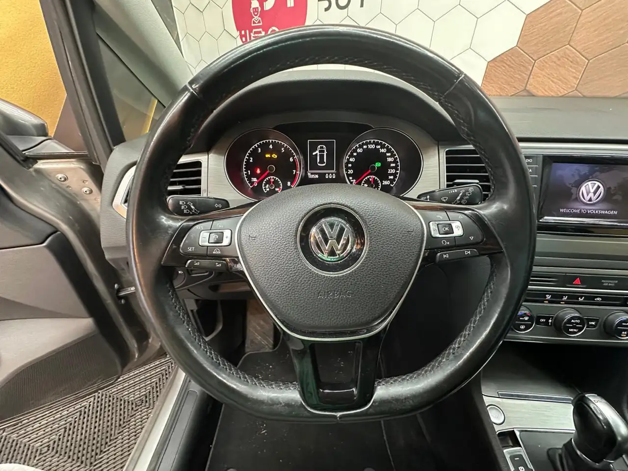 Volkswagen Golf Standard Model — photo 23