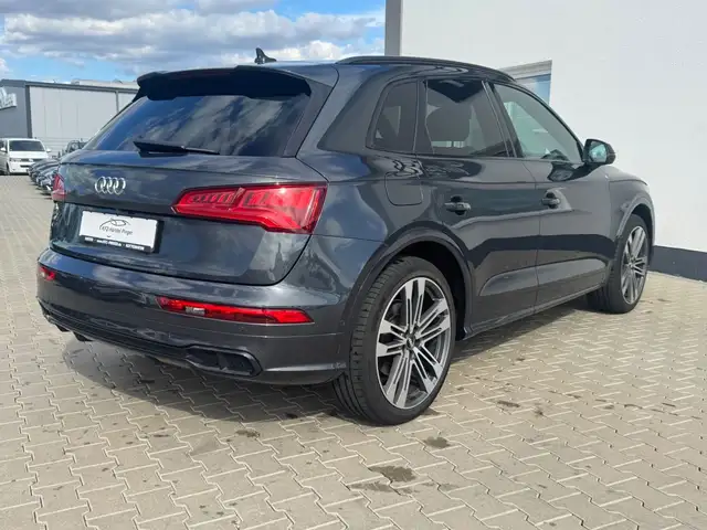 Audi SQ5 view 6