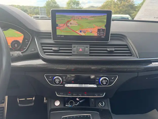 Audi SQ5 view 16