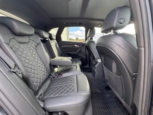 Audi SQ5 view 26