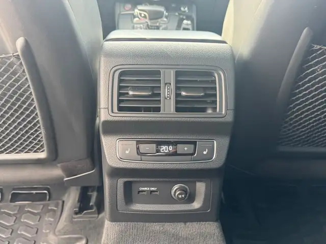 Audi SQ5 view 24