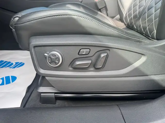 Audi SQ5 view 12
