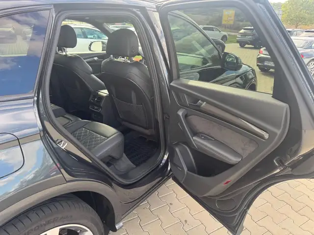 Audi SQ5 view 25