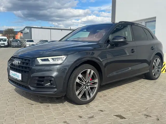 Audi SQ5 view 3