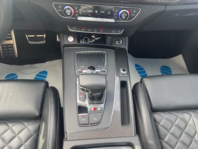 Audi SQ5 view 17