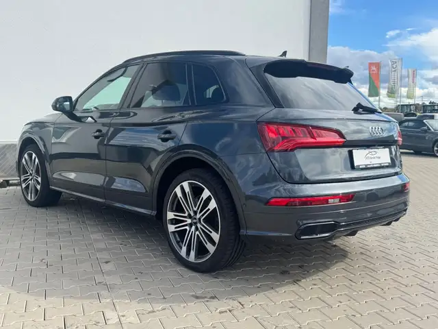 Audi SQ5 view 5