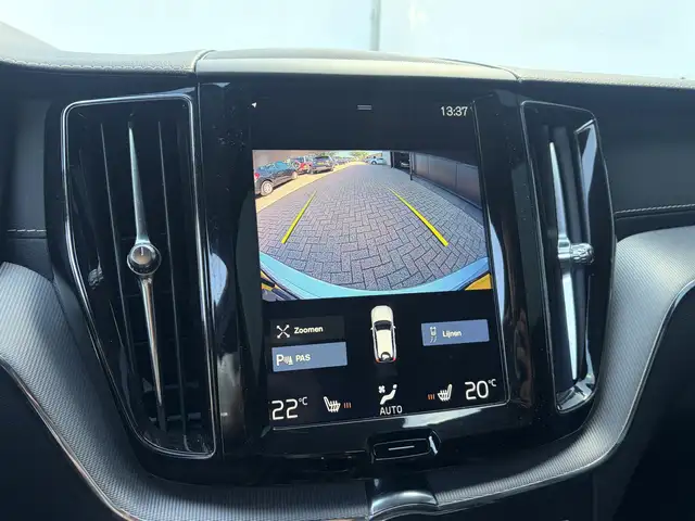 Volvo XC60 view 5