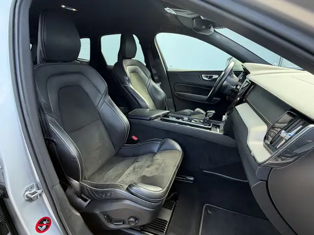 Volvo XC60 view 4