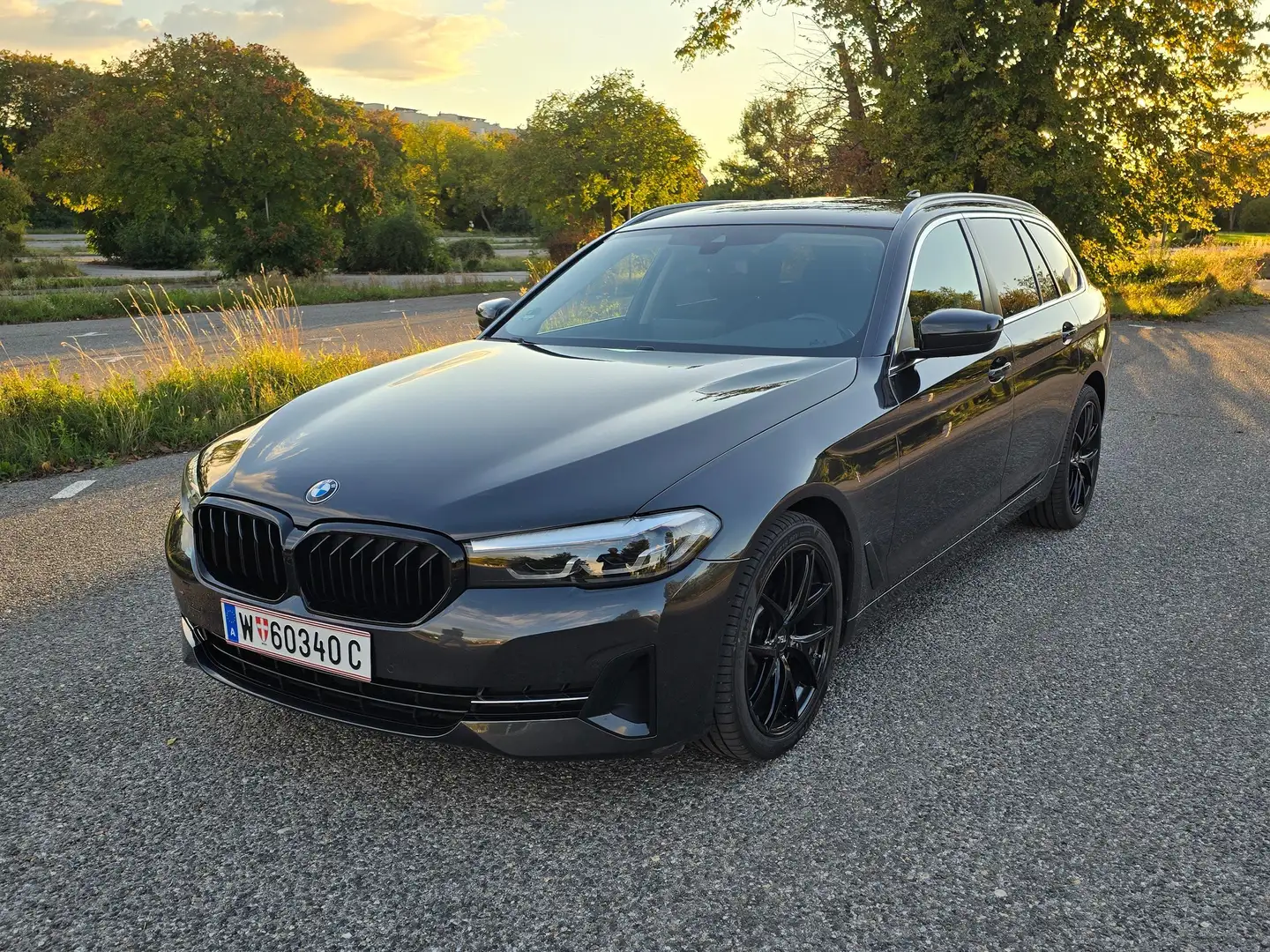 BMW 520 520d 48 V Touring Aut. Grau - 1
