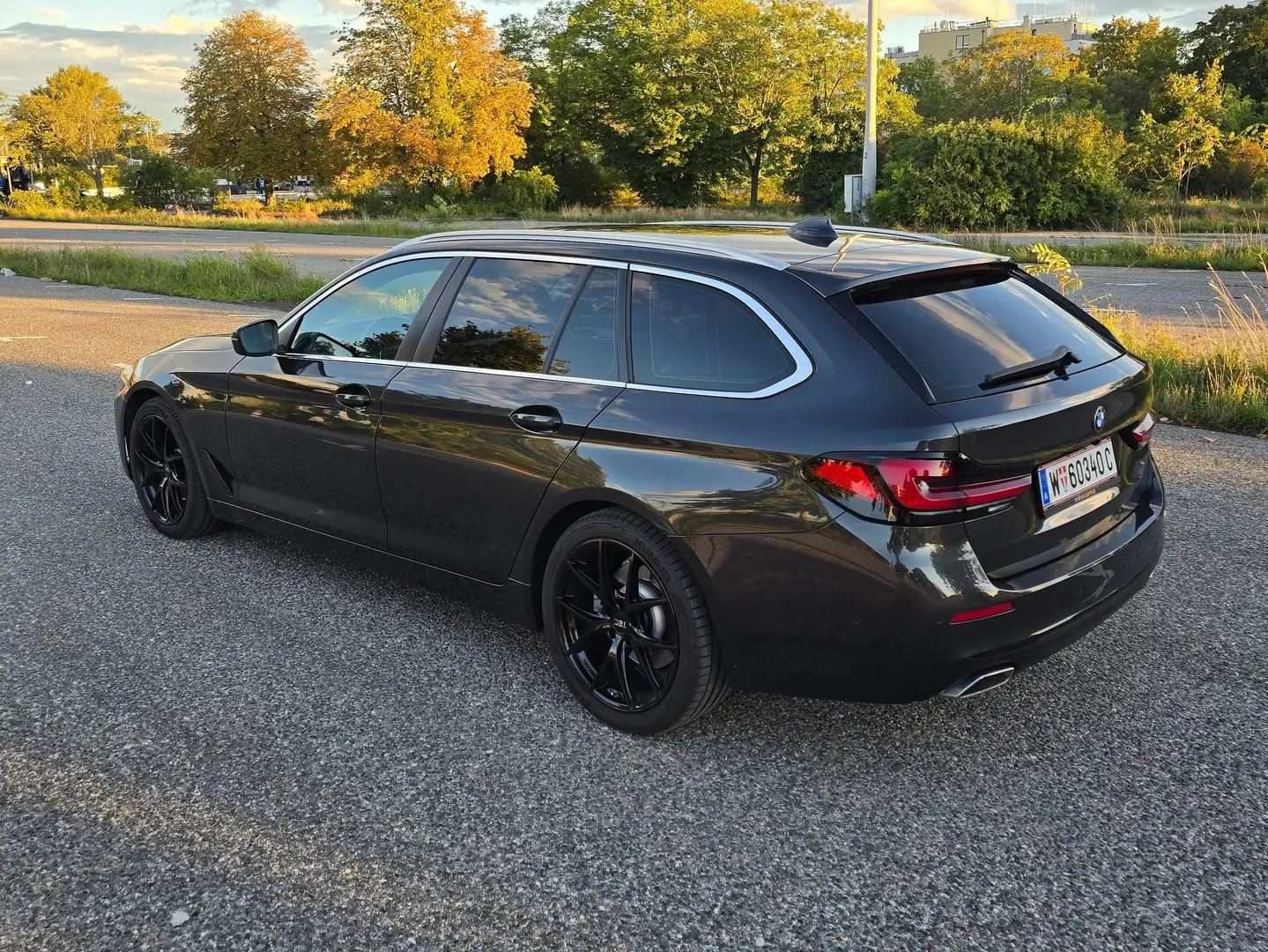 BMW 520 520d 48 V Touring Aut. Grau - 2