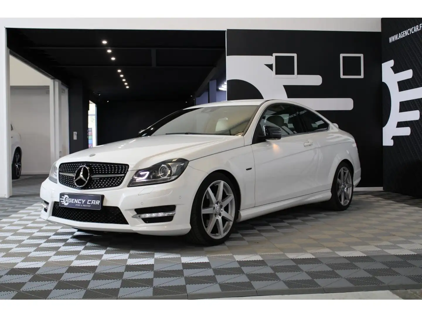 Mercedes-Benz C 180 Coupé C 180 - BVA 7G-Tronic Plus - Essence - AMG line Blanc - 2