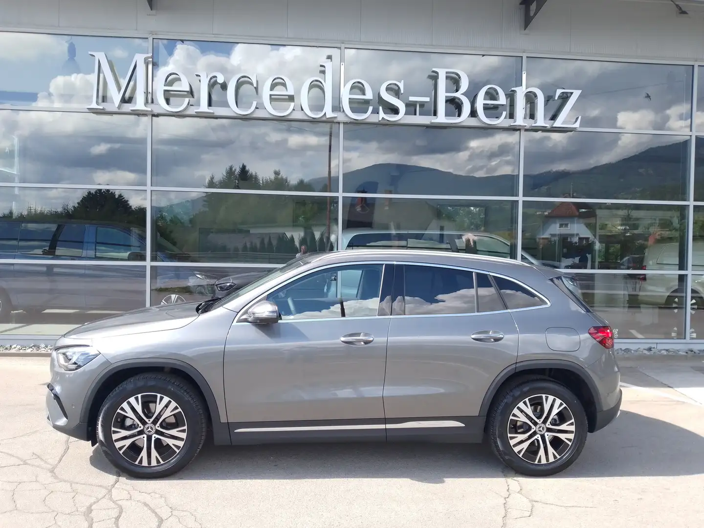 Mercedes-Benz GLA 200 GLA 200 d 4matic Österreich-Edition Progressive Gris - 2