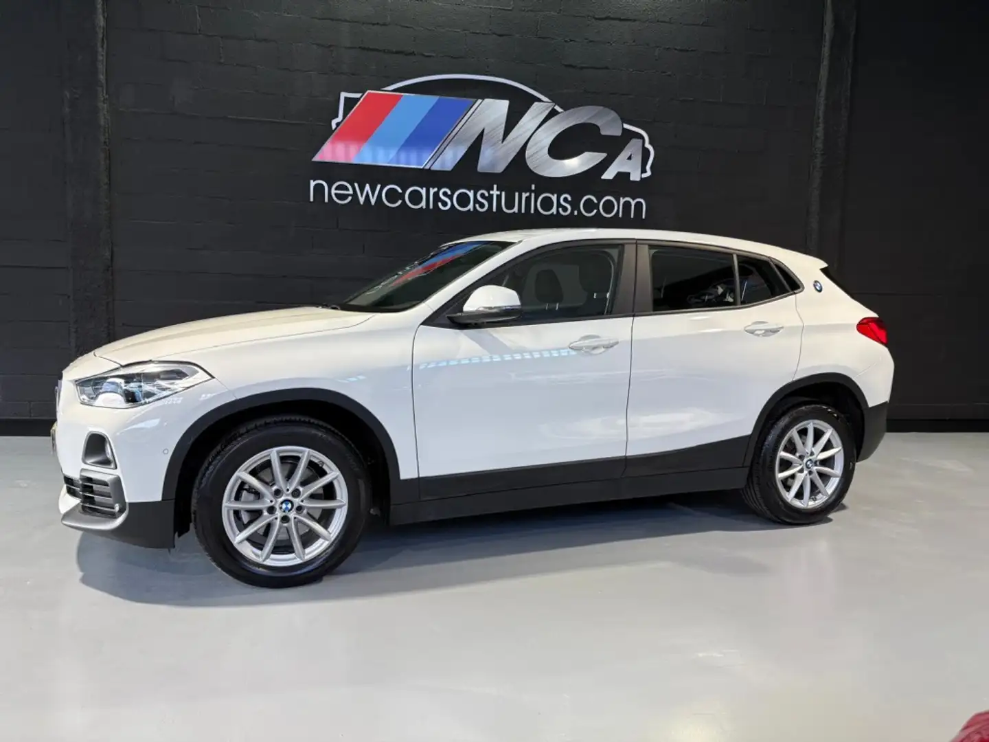 BMW X2 sDrive 18dA Advantage Blanc - 2