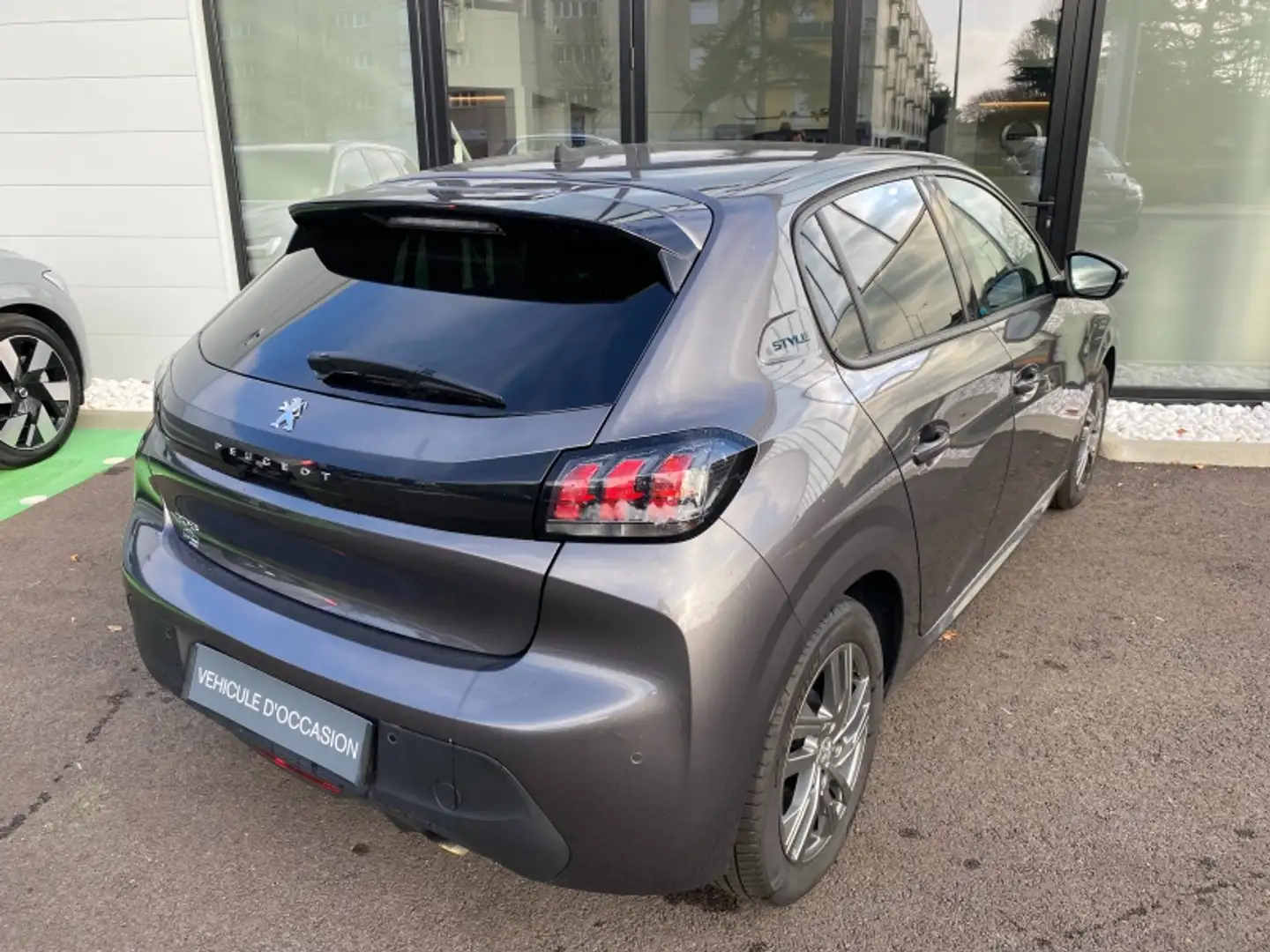 Peugeot e-208 1.2 PureTech 100ch S\u0026S Style Gris - 2