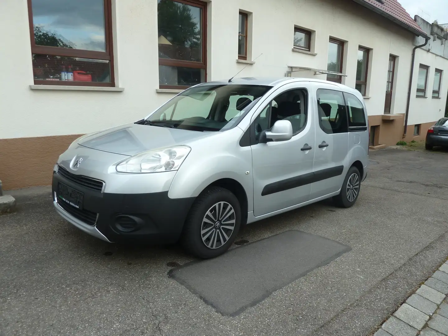 Peugeot Partner 1,6 hdi  Active AHK Silber - 1