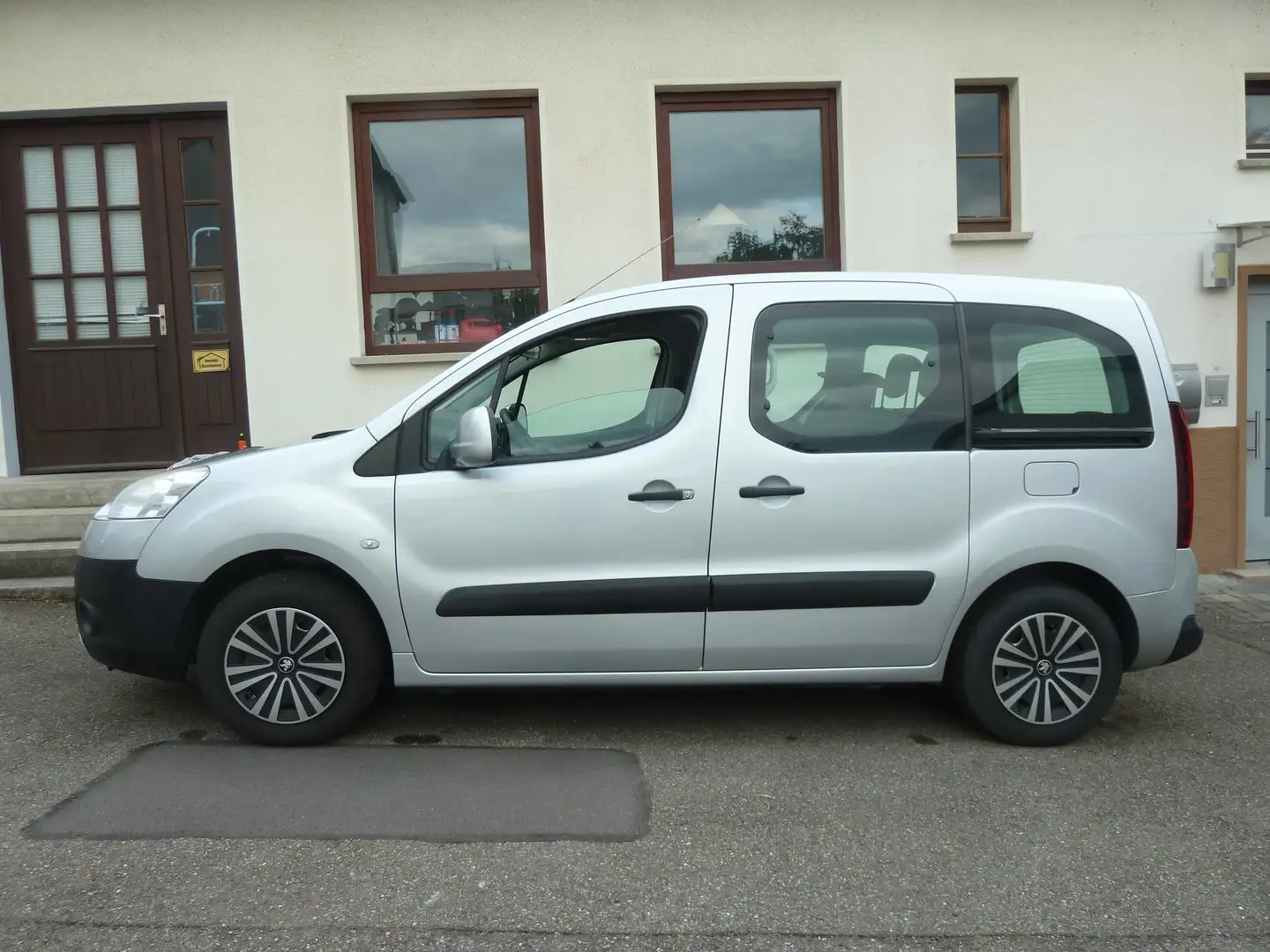 Peugeot Partner 1,6 hdi  Active AHK Silber - 2
