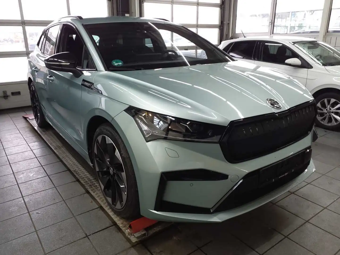 Skoda Enyaq IV 80x 4x4 Sportline*NAVI*PARKEN*21ZOLL Silber - 2