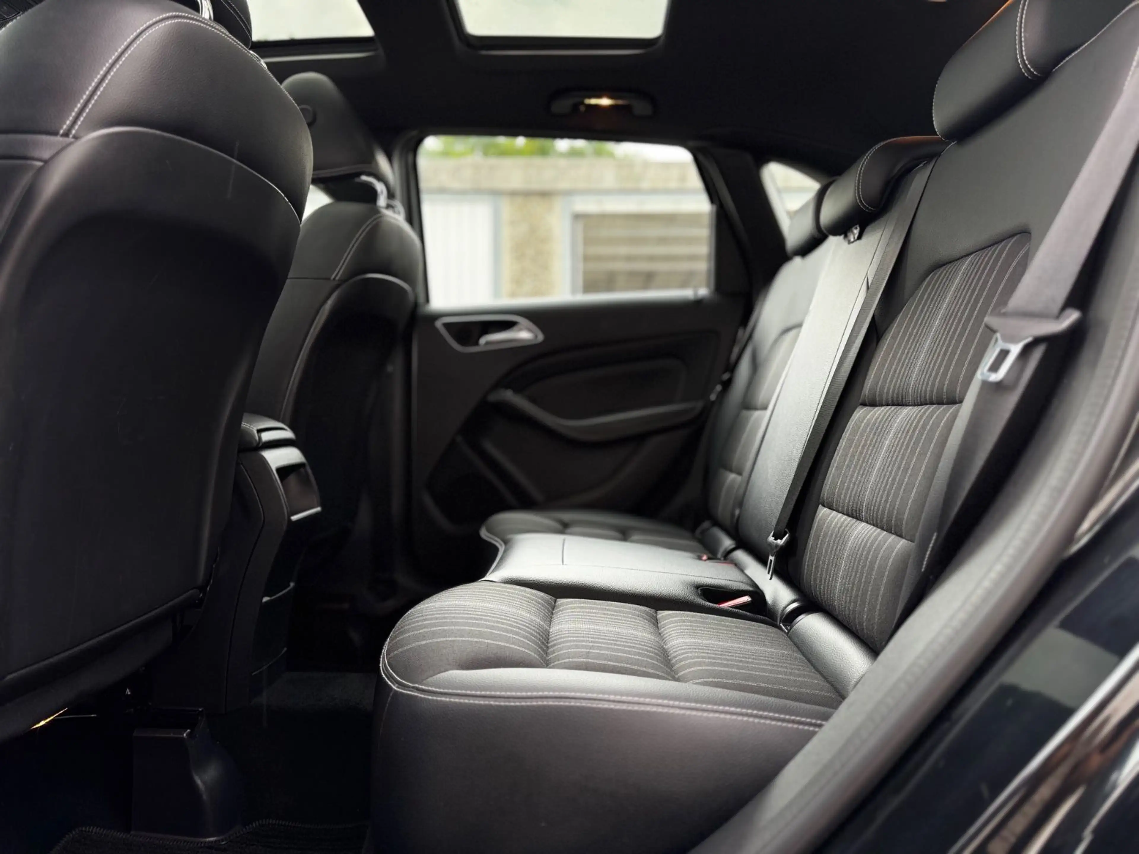 Mercedes-Benz B 220 CDI — photo 11