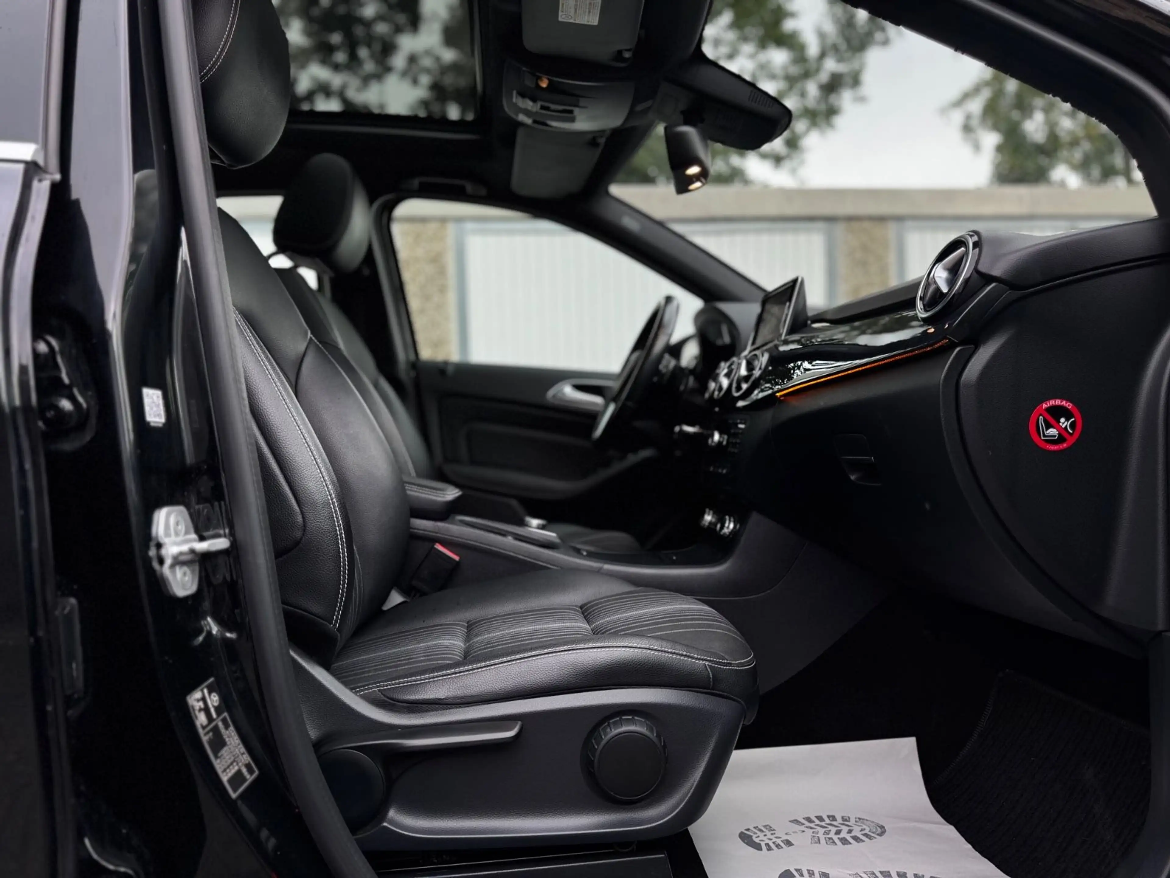 Mercedes-Benz B 220 CDI — photo 15