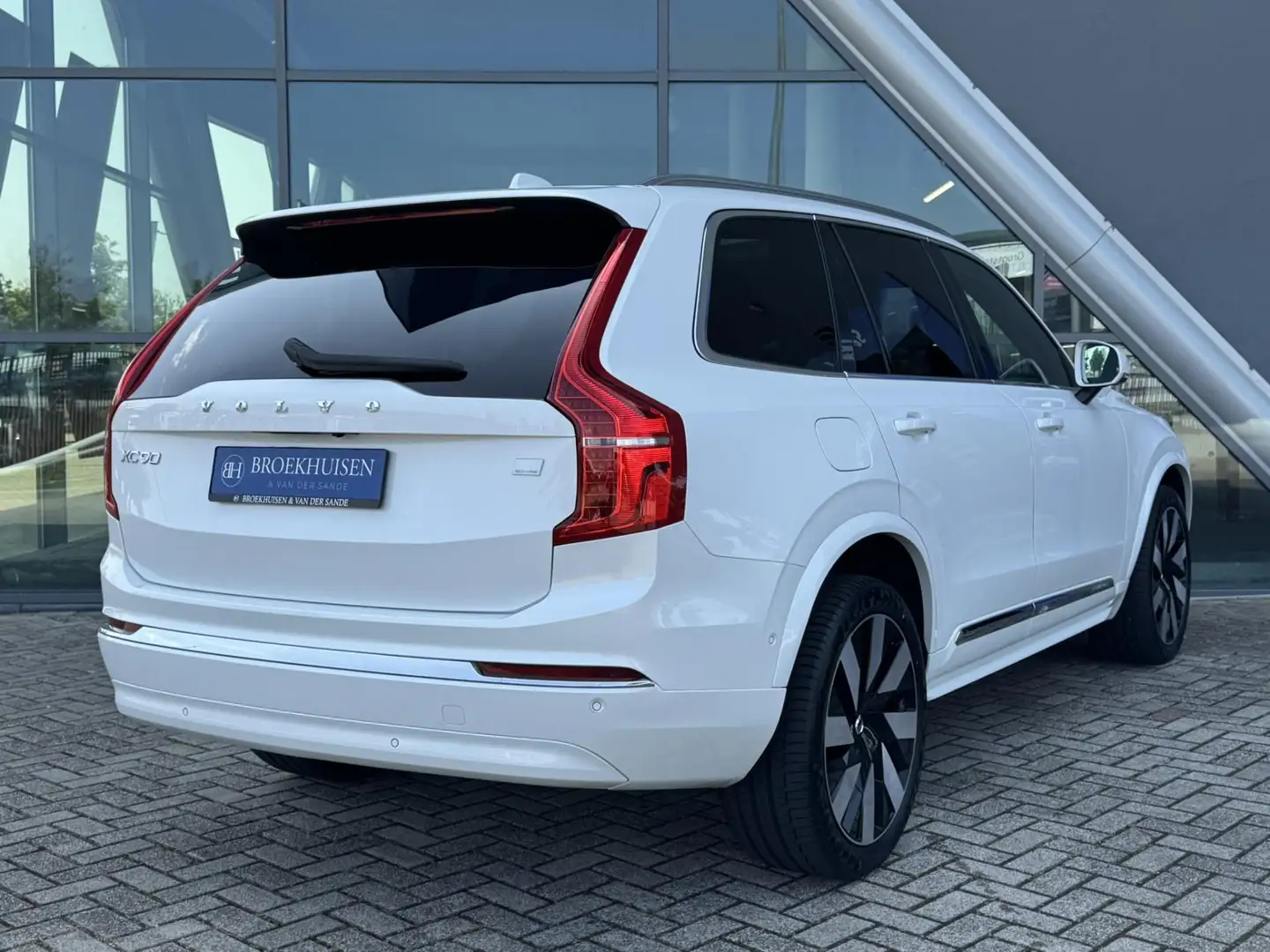 Volvo XC90 2.0 T8 Recharge AWD Ultra Bright LONG RANGE 455pk Wit - 2