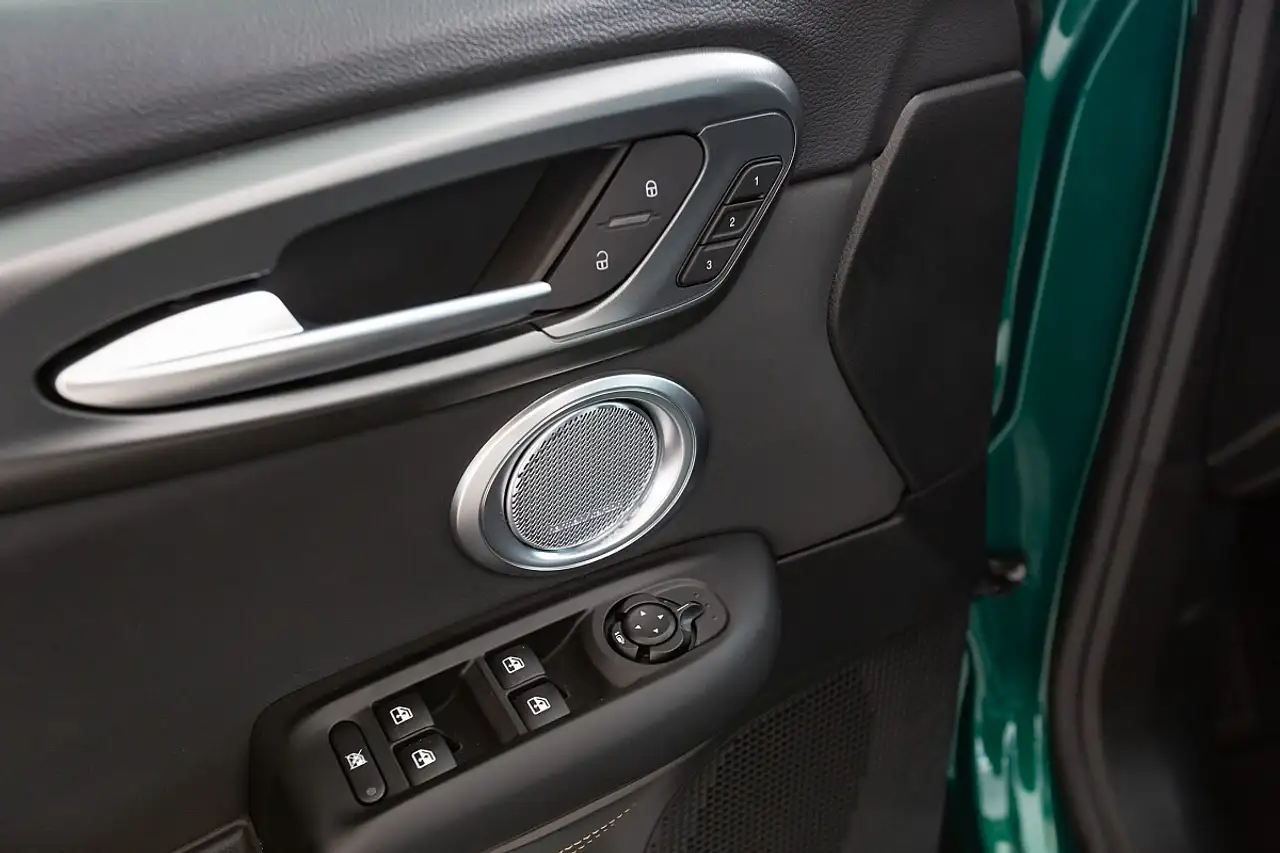 Alfa Romeo Tonale 2025 — фото 10