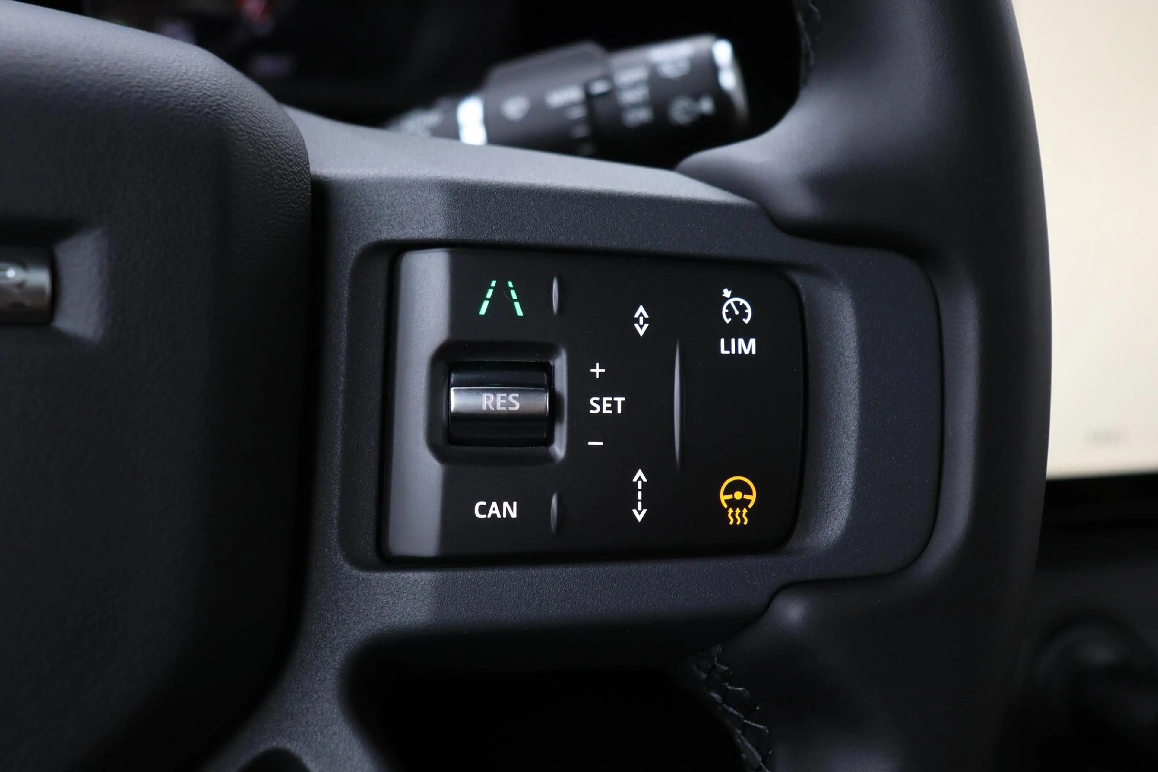 Land Rover Defender 110 P300e X-Dynamic HSE | MY26 | ClearSight | Meri — photo 42