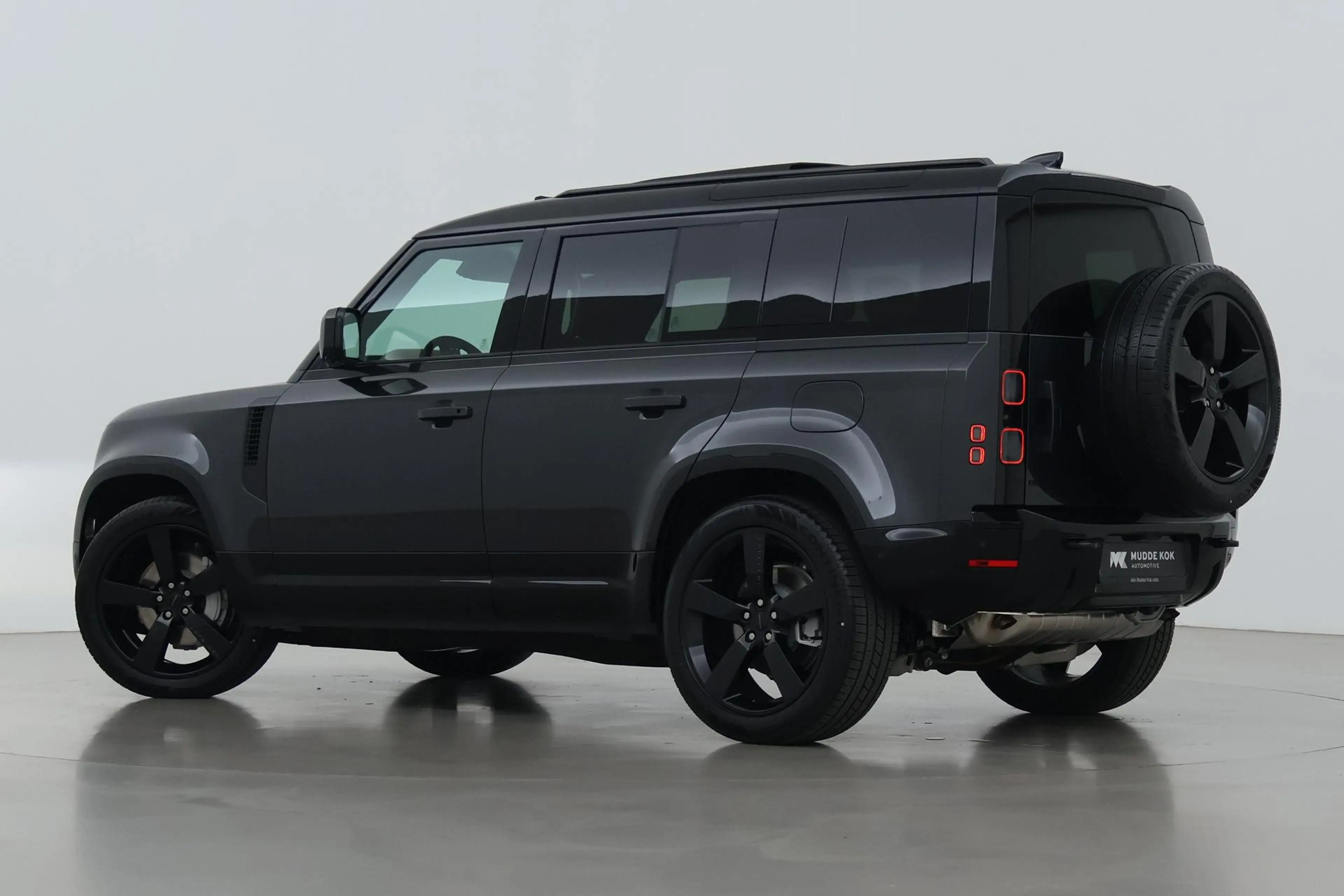 Land Rover Defender 110 P300e X-Dynamic HSE | MY26 | ClearSight | Meri — photo 2
