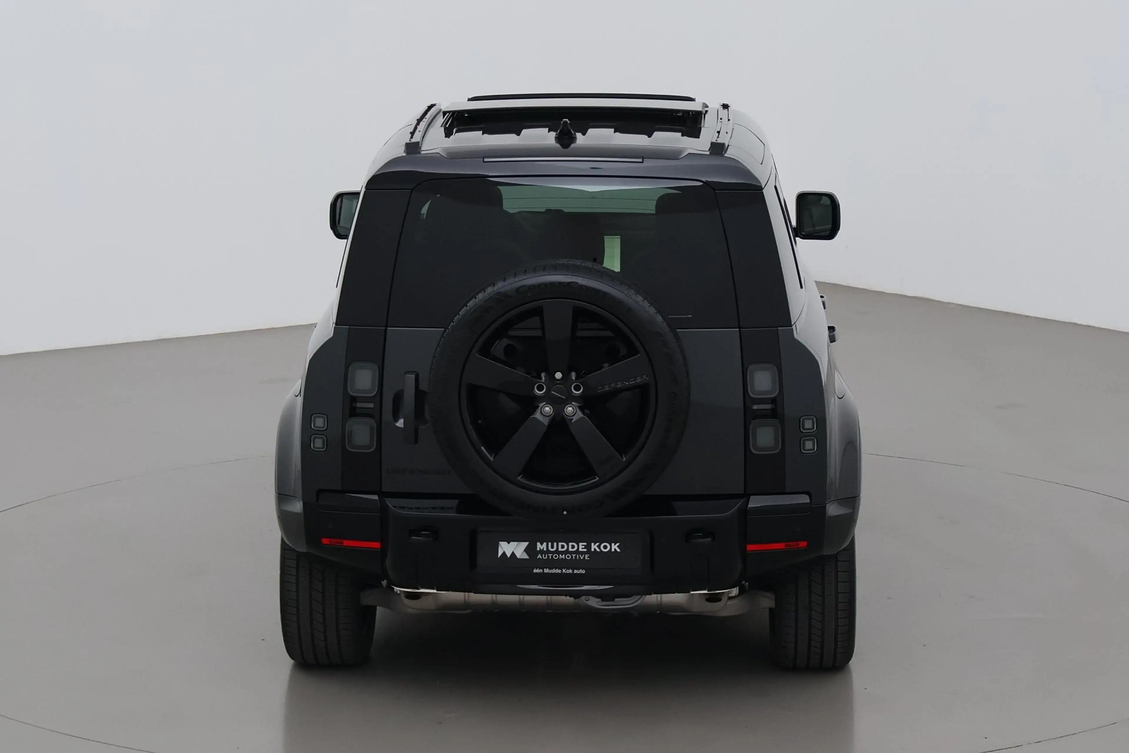 Land Rover Defender 110 P300e X-Dynamic HSE | MY26 | ClearSight | Meri — photo 10