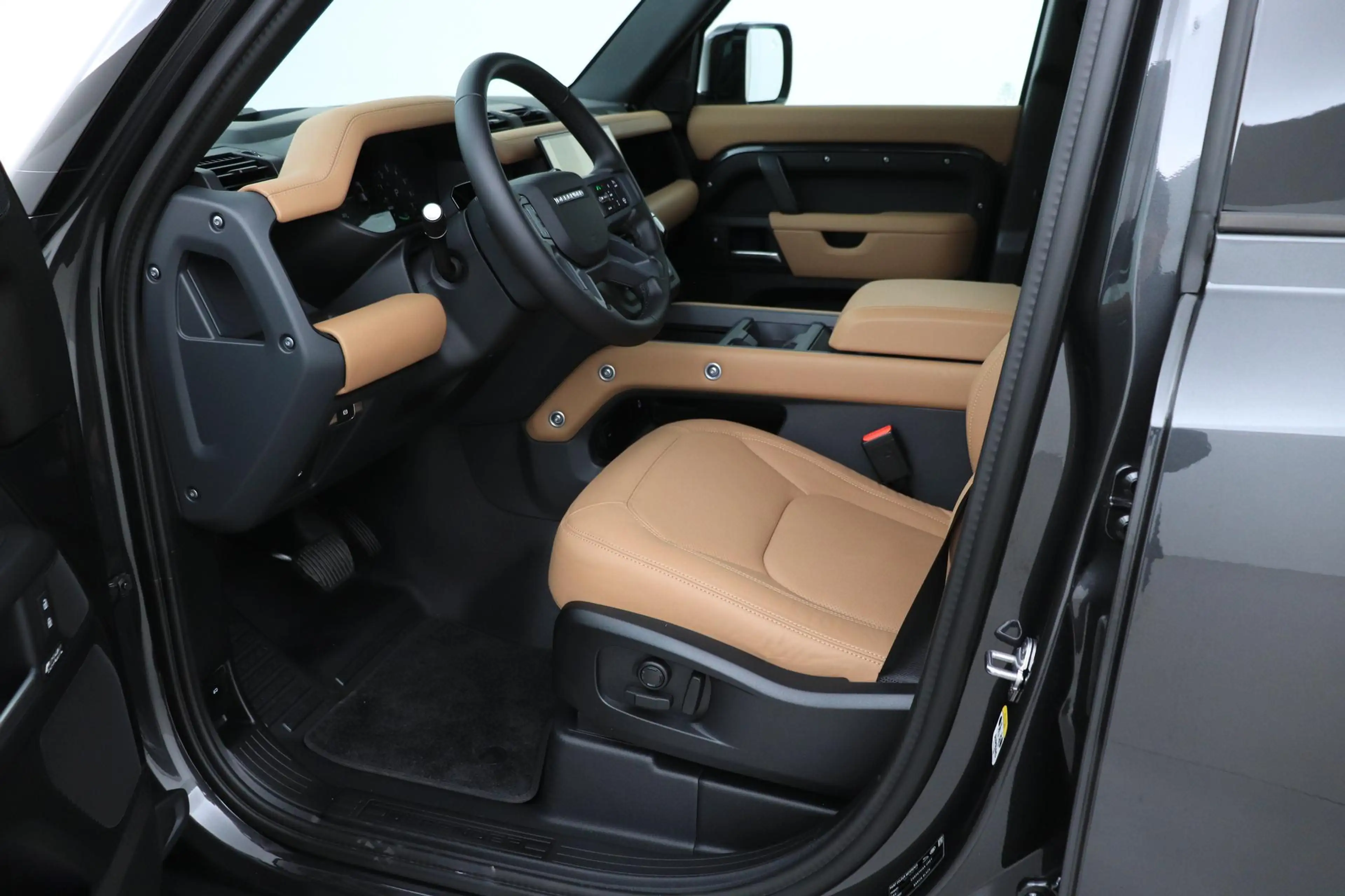 Land Rover Defender 110 P300e X-Dynamic HSE | MY26 | ClearSight | Meri — photo 3