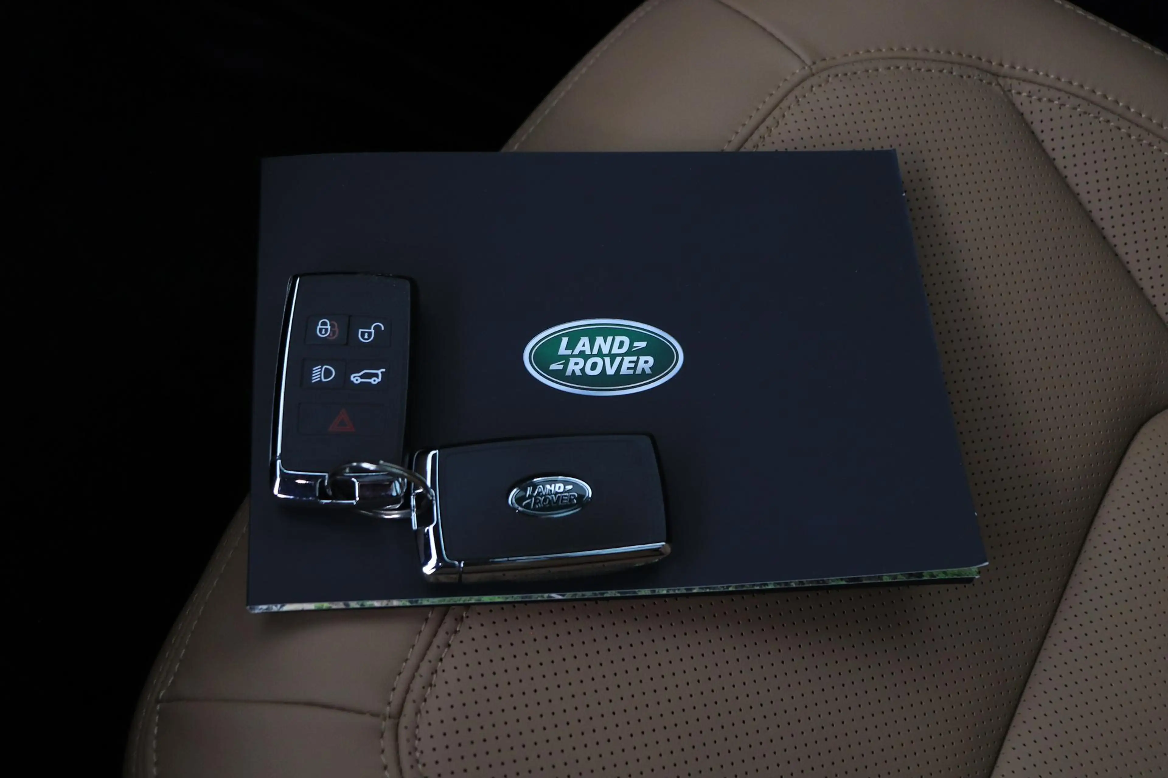 Land Rover Defender 110 P300e X-Dynamic HSE | MY26 | ClearSight | Meri — photo 19