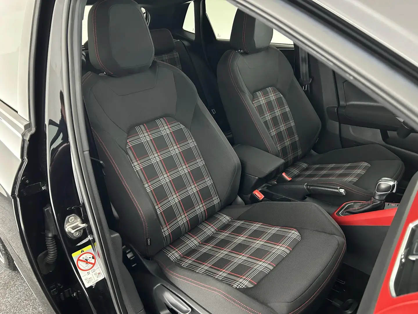 Volkswagen Polo GTI 2.0 TSI 200pk DSG NL Auto Camera Led ACC Camera Ca Zwart - 2