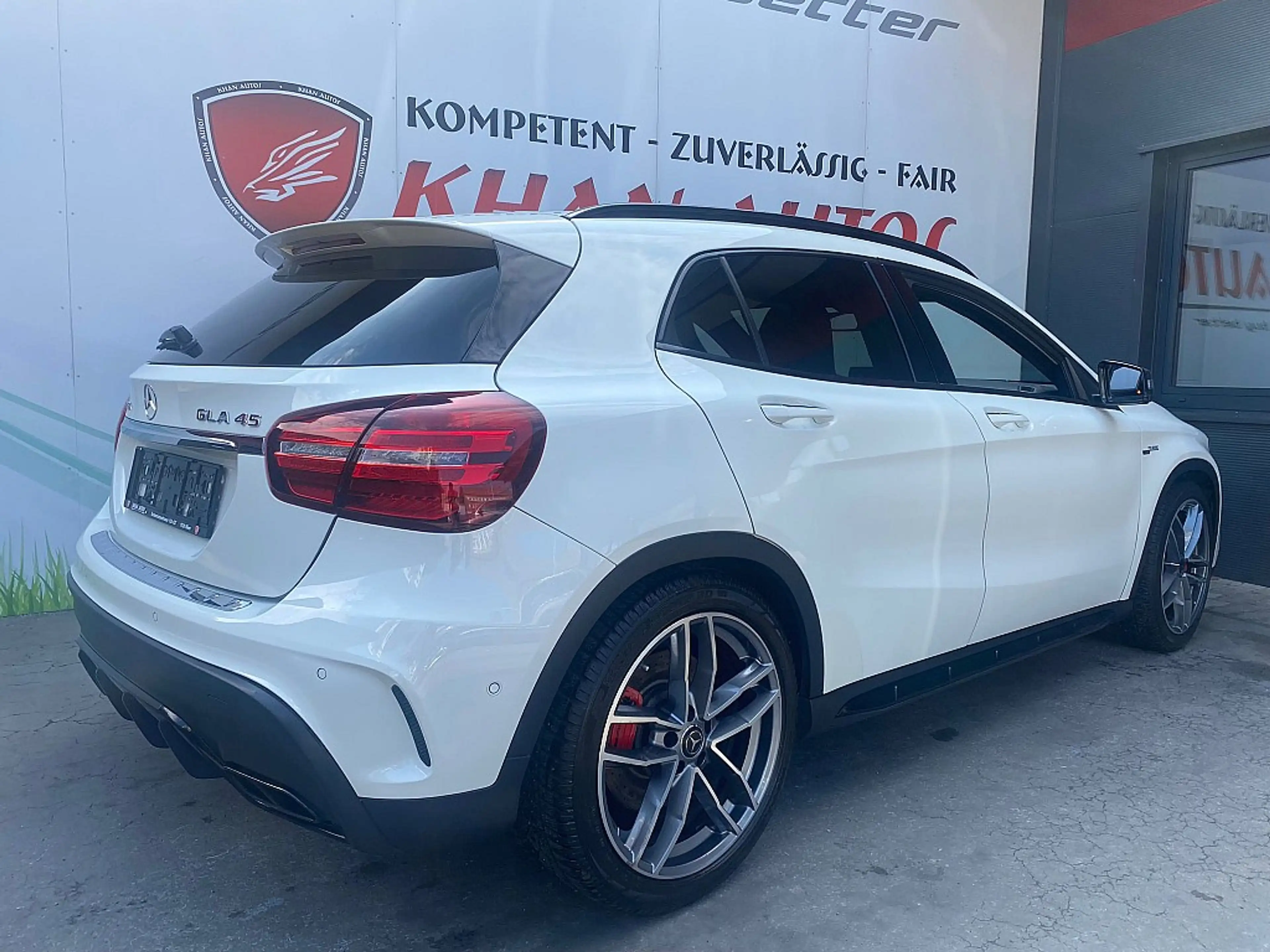 Mercedes-Benz GLA 45 AMG Aut. *Navi*RFKamera*Bi-Xenon* — photo 4